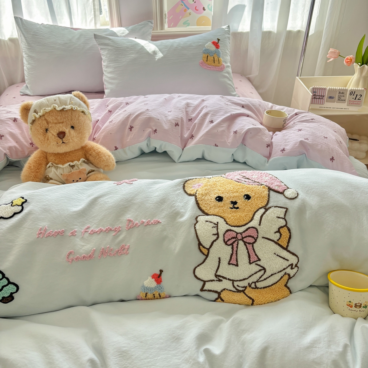 91家纺网 家纺一手货源 找家纺 色鬼布艺高端家居主号 2026新款古法毛巾绣四件套 蛋糕小熊-蓝