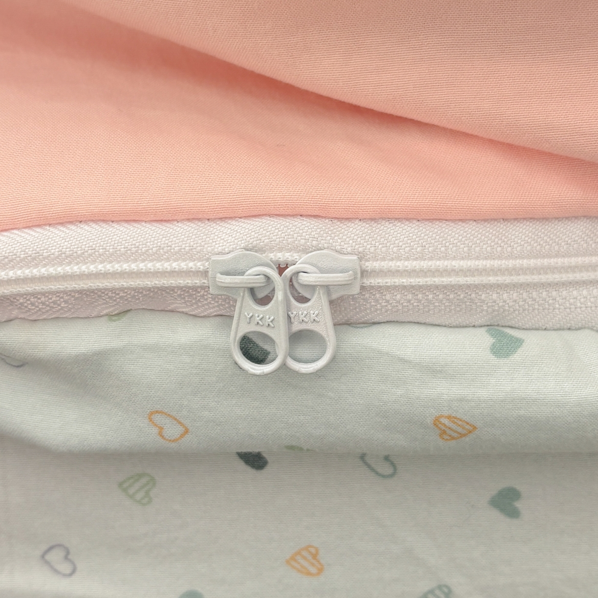 91家纺网 家纺一手货源 找家纺 色鬼布艺高端家居主号 2026新款古法毛巾绣四件套 雪瑞狗-粉