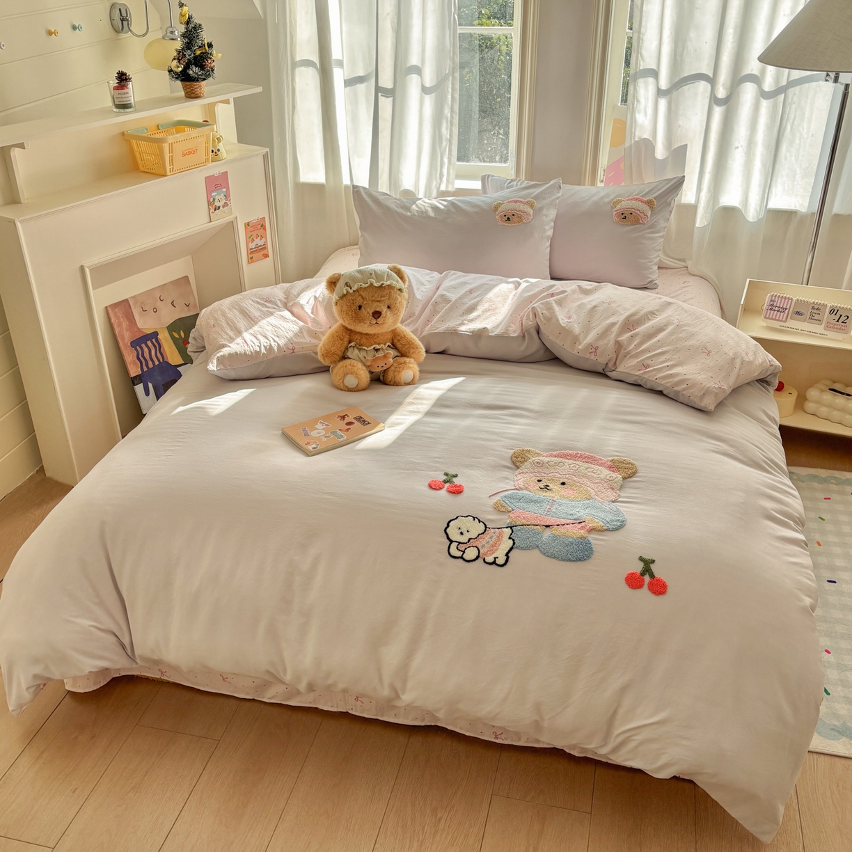 91家纺网 家纺一手货源 找家纺 色鬼布艺高端家居主号 2026新款古法毛巾绣四件套 樱桃小熊-灰