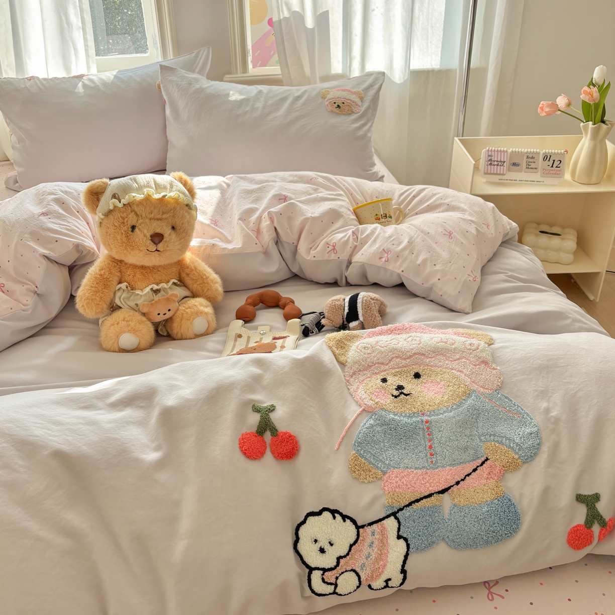 91家纺网 家纺一手货源 找家纺 色鬼布艺高端家居主号 2026新款古法毛巾绣四件套 樱桃小熊-灰