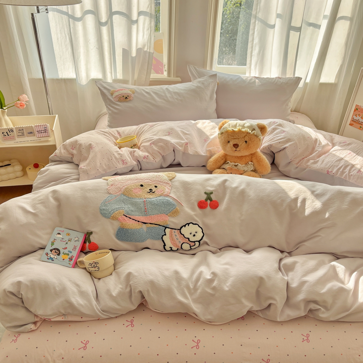 91家纺网 家纺一手货源 找家纺 色鬼布艺高端家居主号 2026新款古法毛巾绣四件套 樱桃小熊-灰