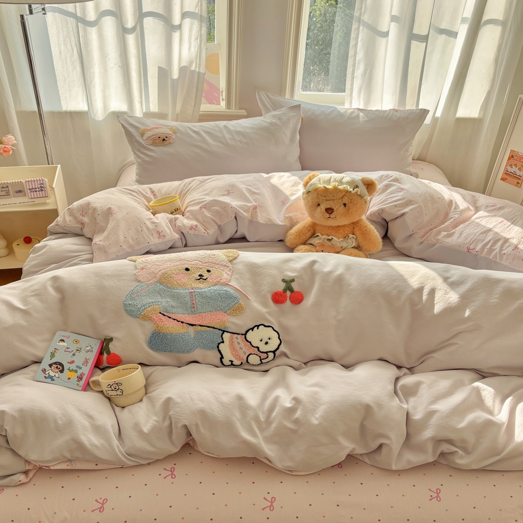 91家纺网 家纺一手货源 找家纺 色鬼布艺高端家居主号 2026新款古法毛巾绣四件套 樱桃小熊-灰