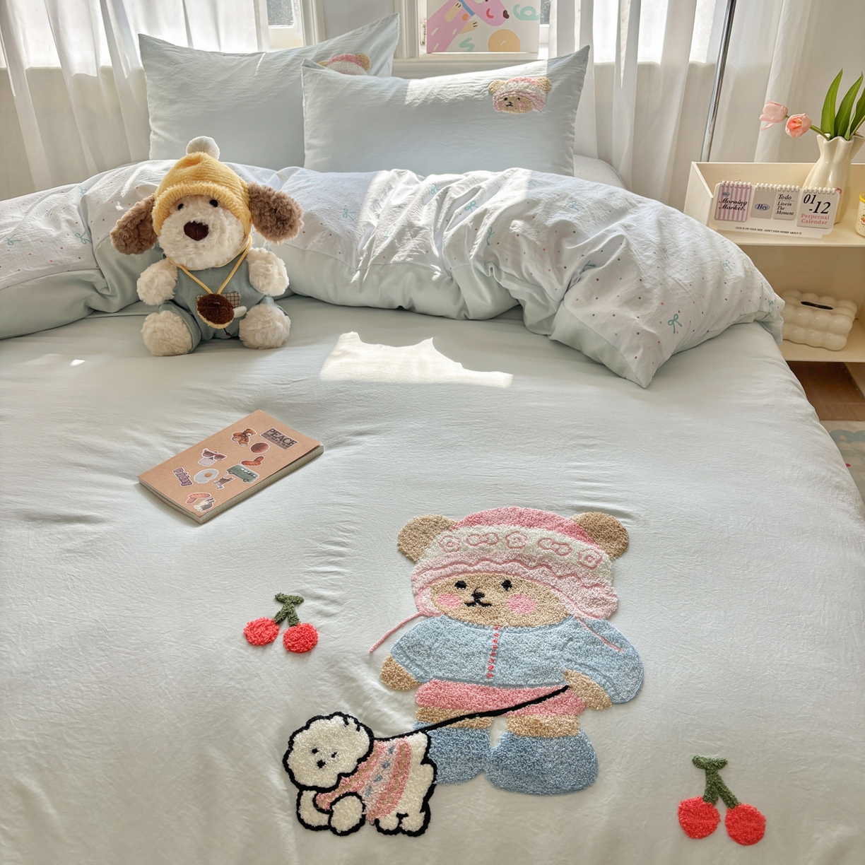 91家纺网 家纺一手货源 找家纺 色鬼布艺高端家居主号 2026新款古法毛巾绣四件套 樱桃小熊-蓝