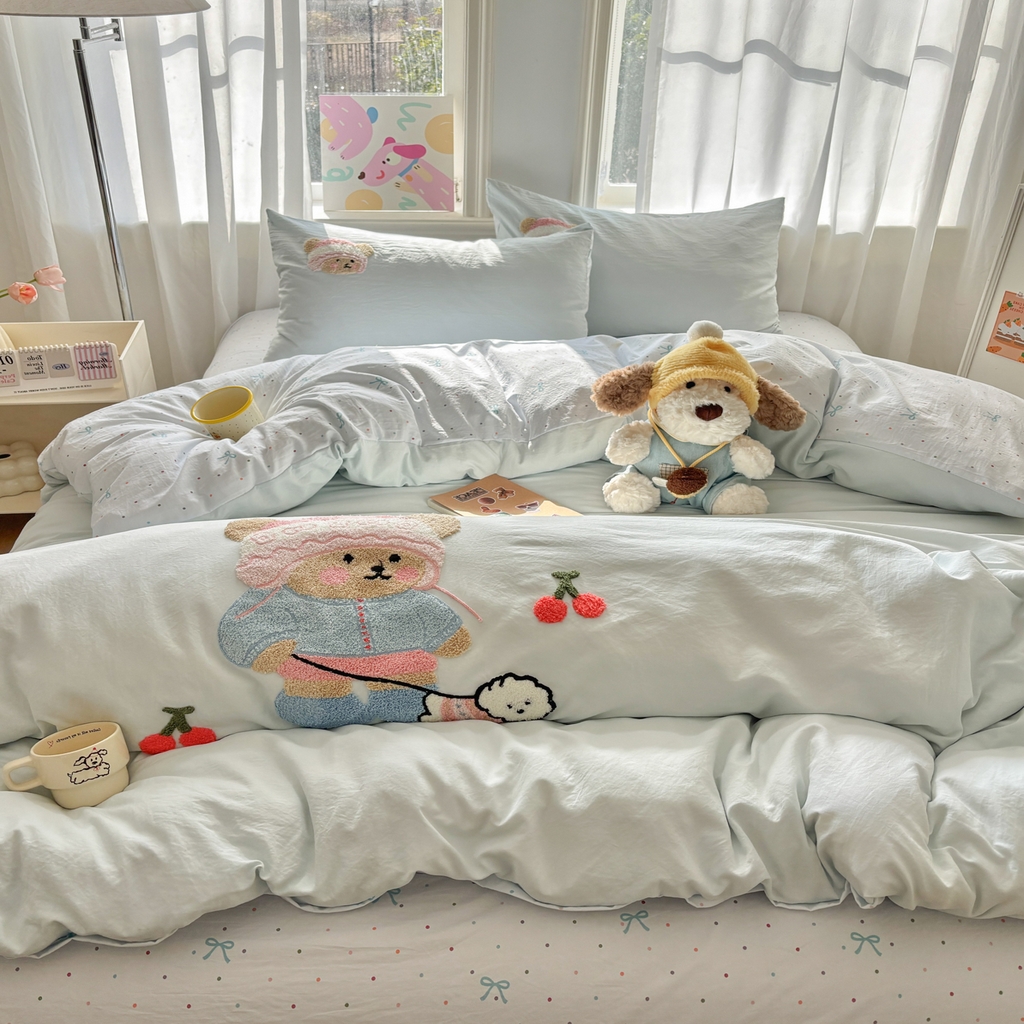 91家纺网 家纺一手货源 找家纺 色鬼布艺高端家居主号 2026新款古法毛巾绣四件套 樱桃小熊-蓝