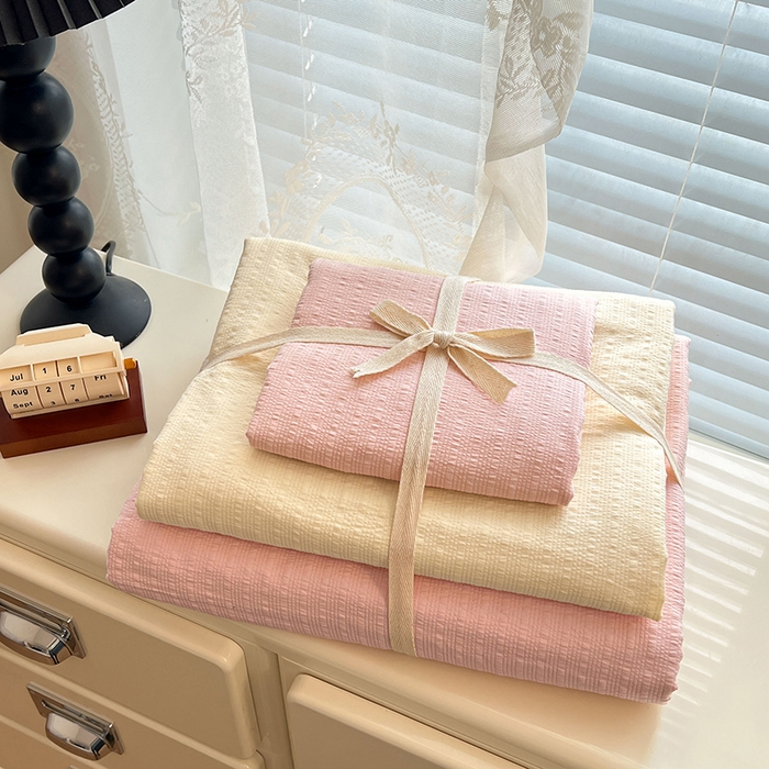 91家纺网 家纺一手货源 找家纺 优承佳生活馆 2026新款软糯双拼泡芙纱四件套 樱花粉+奶油黄