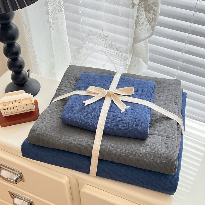 91家纺网 家纺一手货源 找家纺 优承佳生活馆 2026新款软糯双拼泡芙纱四件套 星空蓝+银优灰