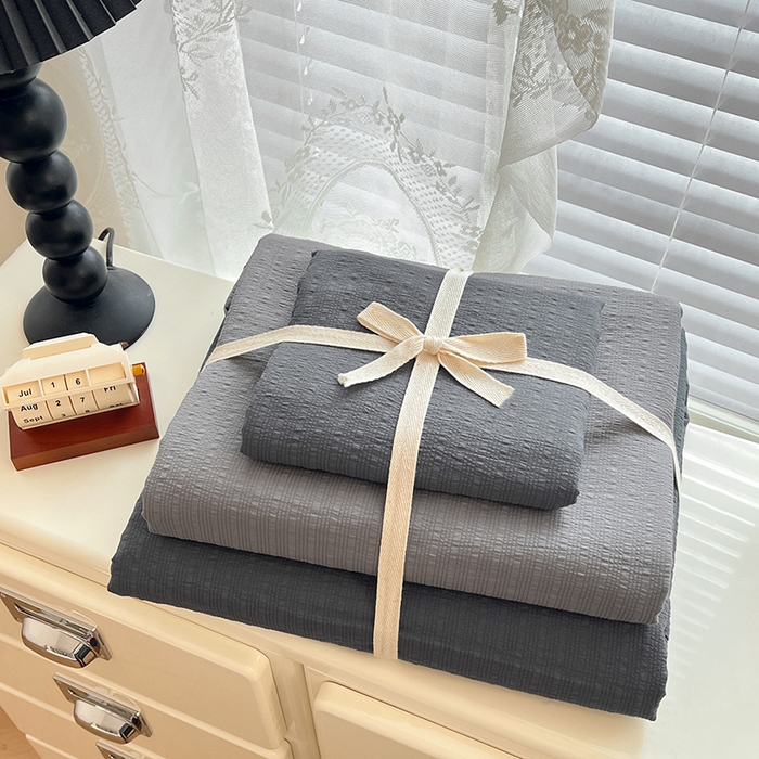 91家纺网 家纺一手货源 找家纺 优承佳生活馆 2026新款软糯双拼泡芙纱四件套 暗夜灰+银优灰