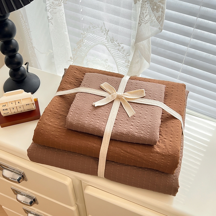 91家纺网 家纺一手货源 找家纺 优承佳生活馆 2026新款软糯双拼泡芙纱四件套 咖啡+深卡其