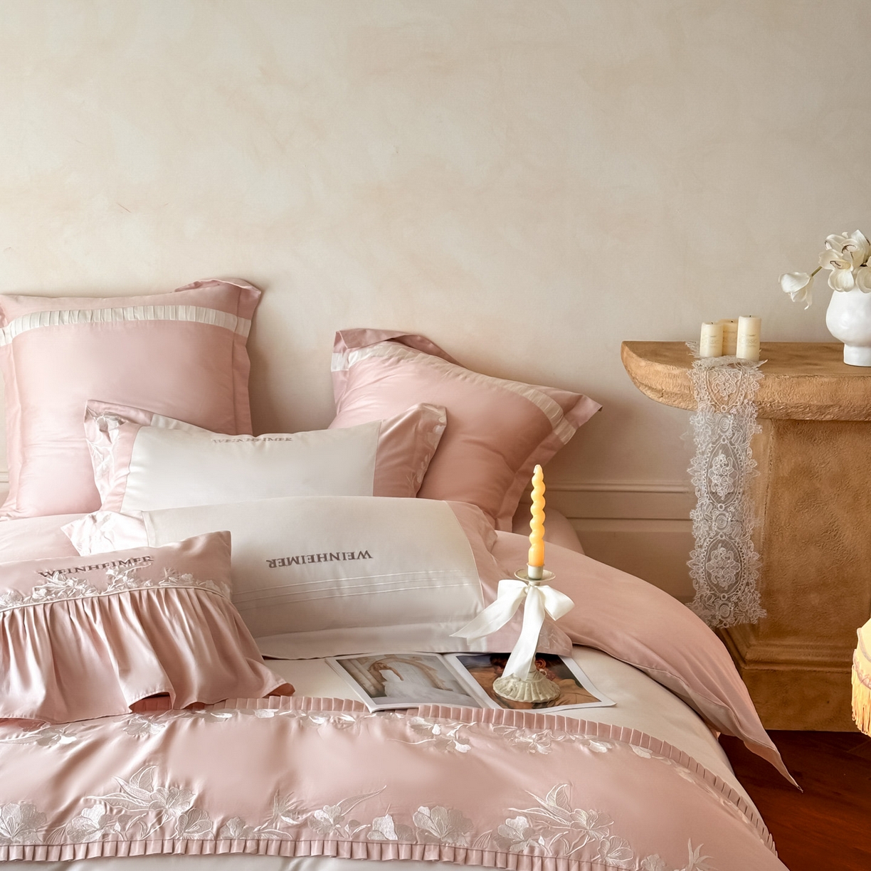 91家纺网 家纺一手货源 找家纺 （总）祺瑞佳家纺 2026新款100%双面纯棉法式刺绣花四件套全棉四季款床单床笠-恬蜜光年场景一