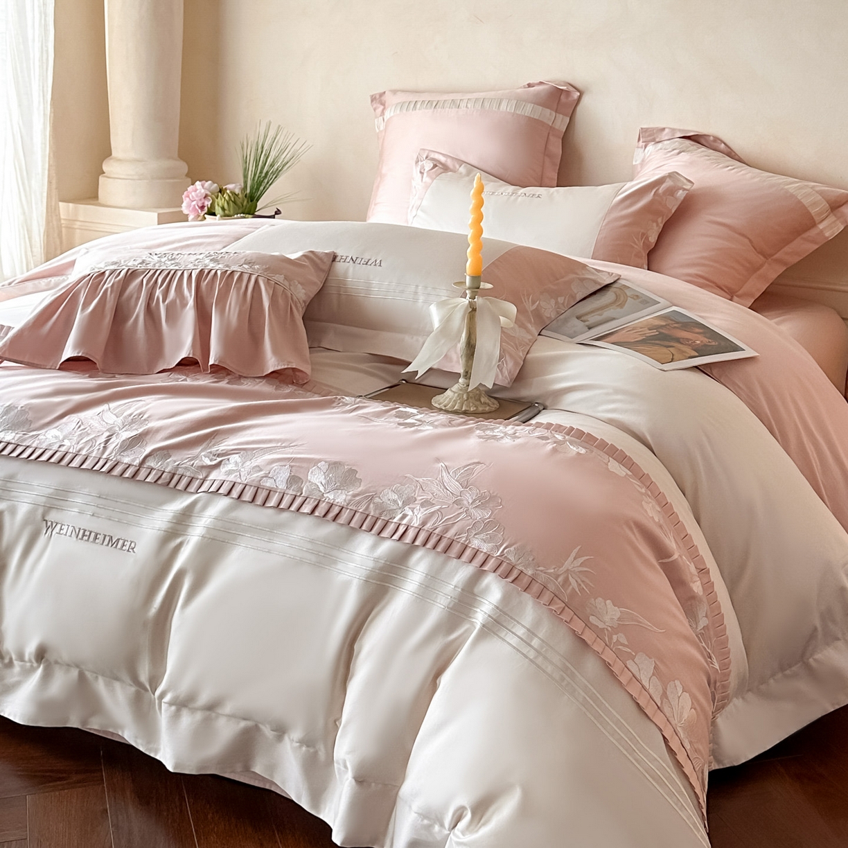 91家纺网 家纺一手货源 找家纺 （总）祺瑞佳家纺 2026新款100%双面纯棉法式刺绣花四件套全棉四季款床单床笠-恬蜜光年场景一