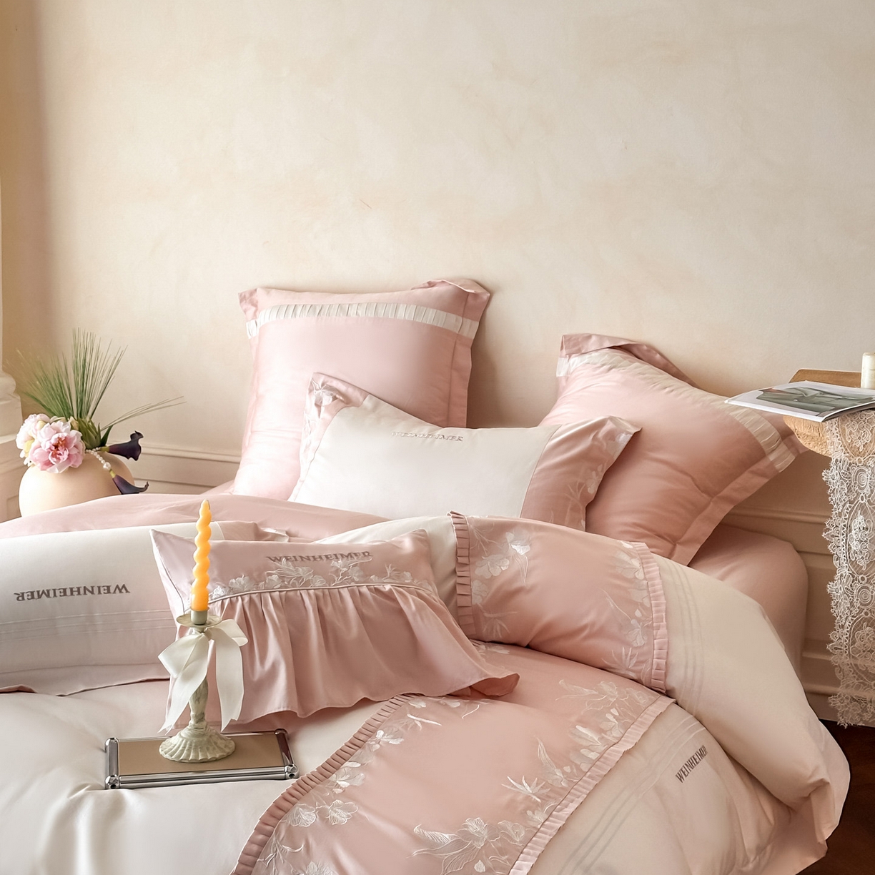 91家纺网 家纺一手货源 找家纺 （总）祺瑞佳家纺 2026新款100%双面纯棉法式刺绣花四件套全棉四季款床单床笠-恬蜜光年场景一