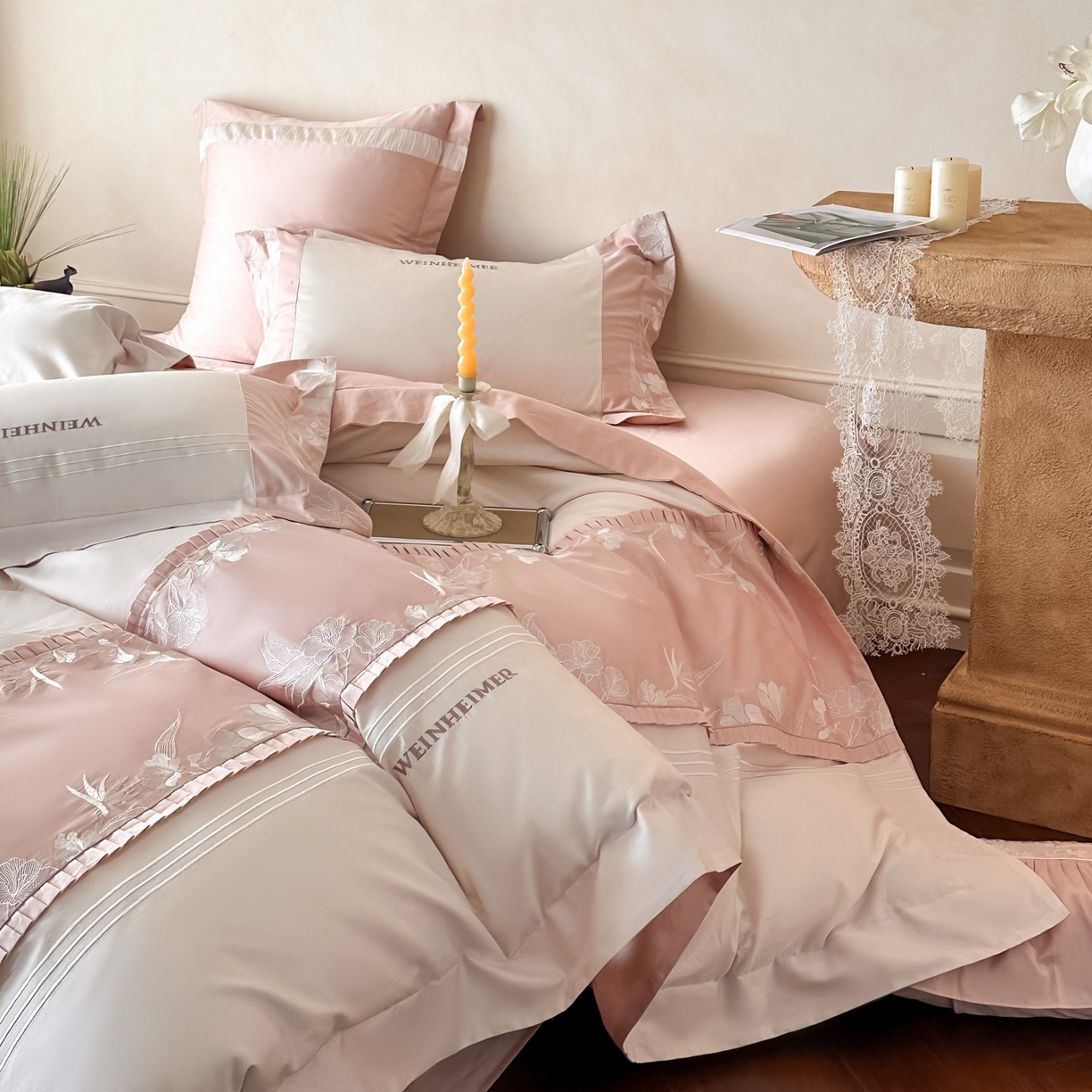 91家纺网 家纺一手货源 找家纺 （总）祺瑞佳家纺 2026新款100%双面纯棉法式刺绣花四件套全棉四季款床单床笠-恬蜜光年场景一