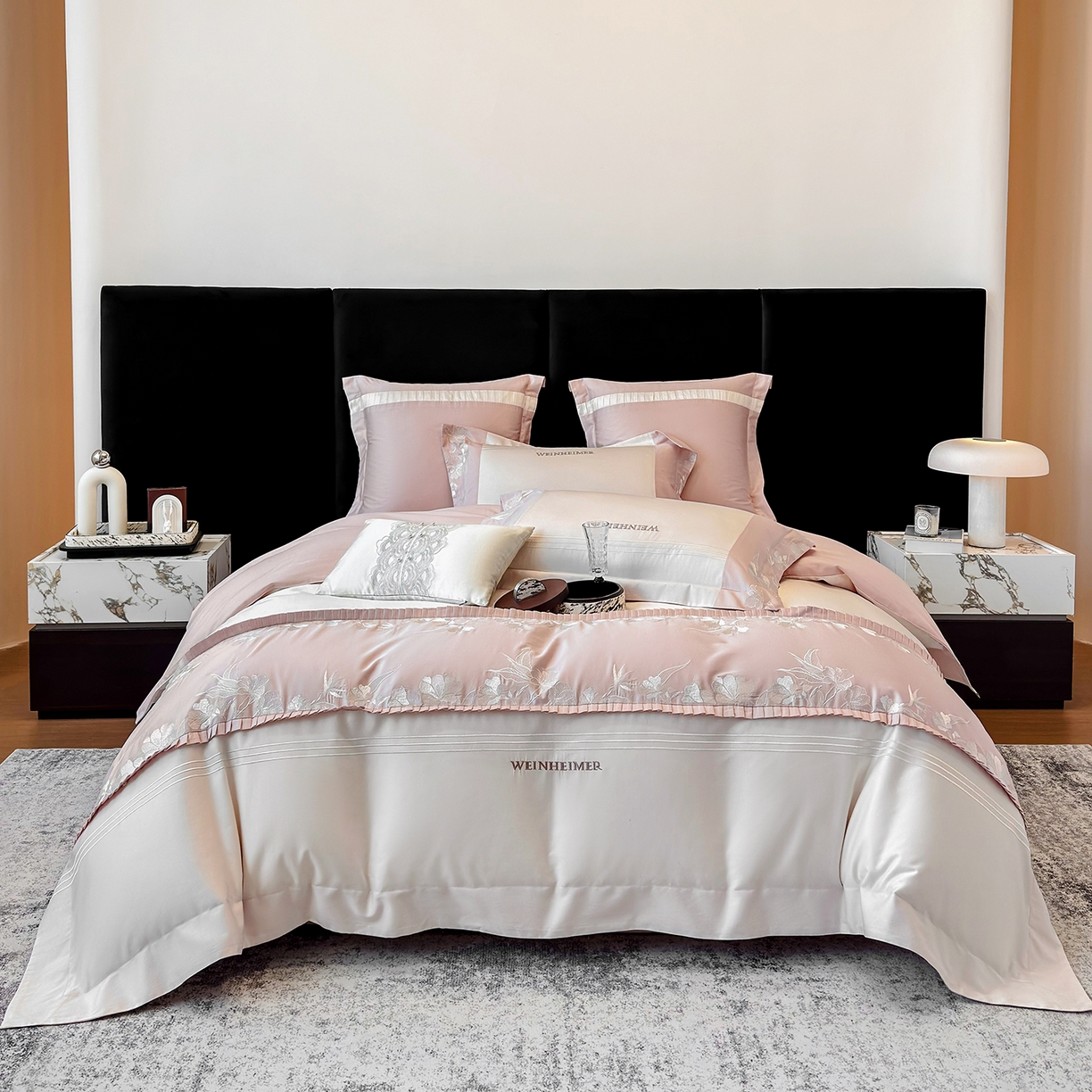 91家纺网 家纺一手货源 找家纺 （总）祺瑞佳家纺 2026新款100%双面纯棉法式刺绣花四件套全棉四季款床单床笠-恬蜜光年 场景二