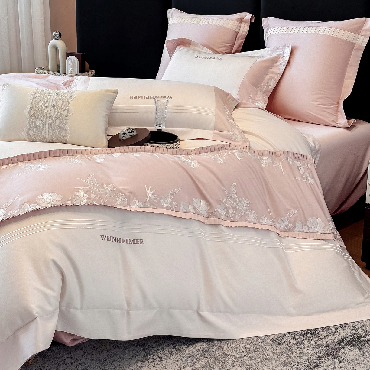 91家纺网 家纺一手货源 找家纺 （总）祺瑞佳家纺 2026新款100%双面纯棉法式刺绣花四件套全棉四季款床单床笠-恬蜜光年 场景二