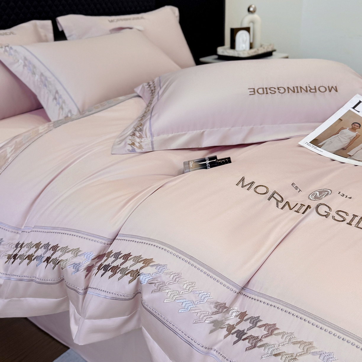 91家纺网 家纺一手货源 找家纺 （总）优眠坊 2026春夏新款高档礼盒装5050S贡缎长绒棉刺绣四件套100%纯棉全棉轻奢床品-千鸟格