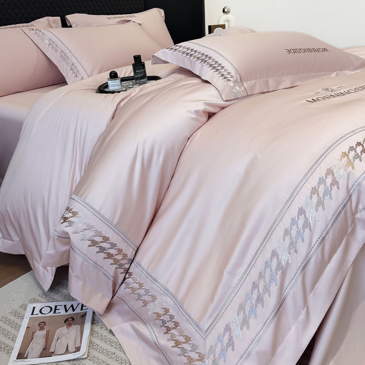 91家纺网 家纺一手货源 找家纺 （总）优眠坊 2026春夏新款高档礼盒装5050S贡缎长绒棉刺绣四件套100%纯棉全棉轻奢床品-千鸟格