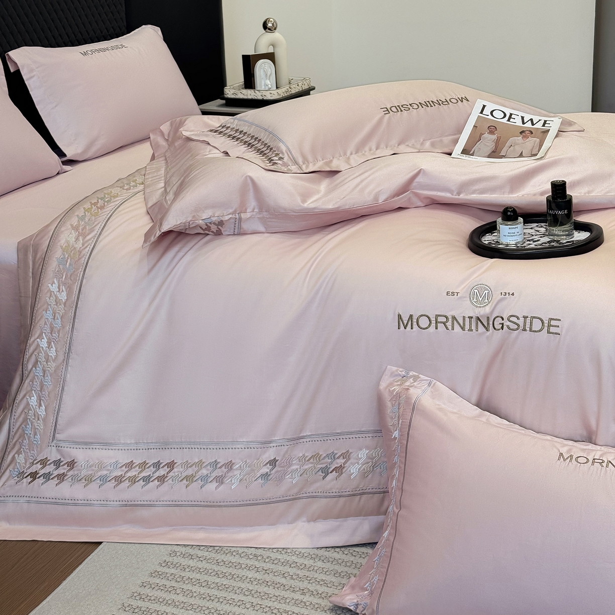 91家纺网 家纺一手货源 找家纺 （总）优眠坊 2026春夏新款高档礼盒装5050S贡缎长绒棉刺绣四件套100%纯棉全棉轻奢床品-千鸟格