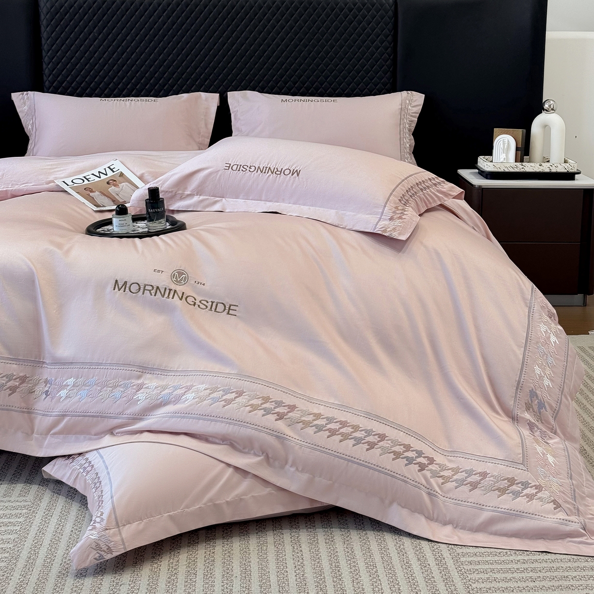 91家纺网 家纺一手货源 找家纺 （总）优眠坊 2026春夏新款高档礼盒装5050S贡缎长绒棉刺绣四件套100%纯棉全棉轻奢床品-千鸟格