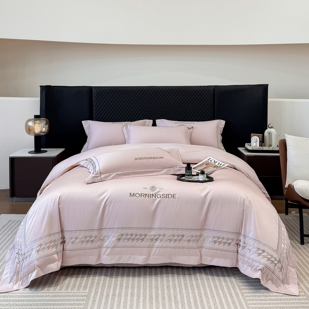 91家纺网 家纺一手货源 找家纺 优眠坊 2026春夏新款高档礼盒装5050S贡缎长绒棉刺绣四件套100%纯棉全棉轻奢床品-千鸟格 千鸟格-粉