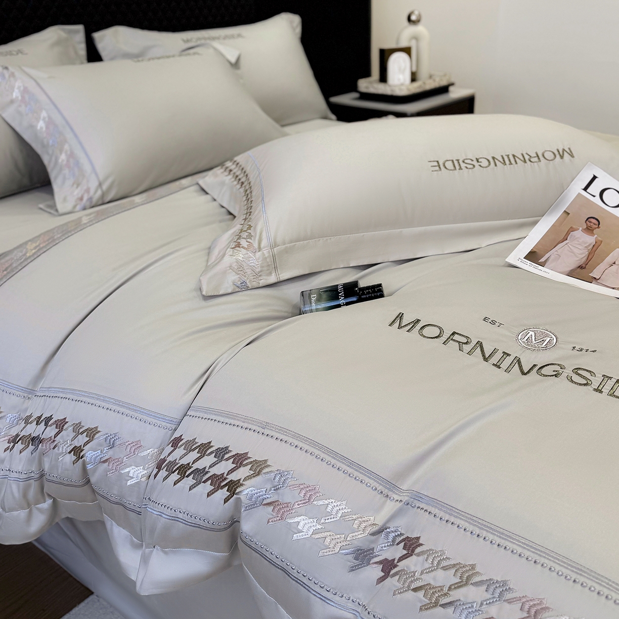 91家纺网 家纺一手货源 找家纺 优眠坊 2026春夏新款高档礼盒装5050S贡缎长绒棉刺绣四件套100%纯棉全棉轻奢床品-千鸟格 千鸟格-灰