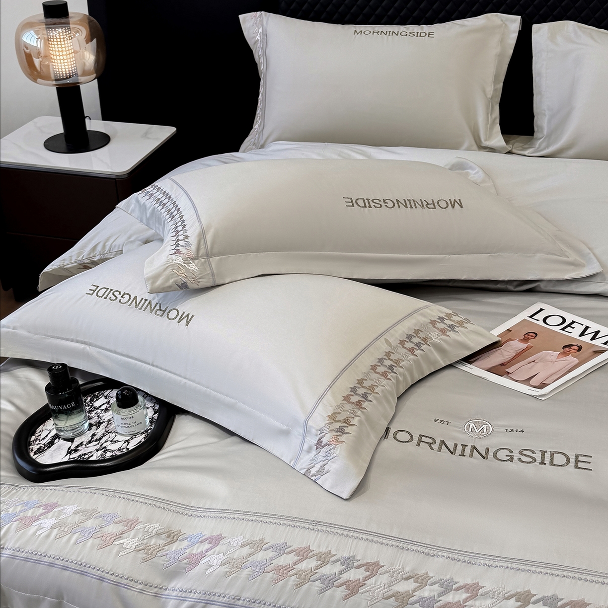 91家纺网 家纺一手货源 找家纺 优眠坊 2026春夏新款高档礼盒装5050S贡缎长绒棉刺绣四件套100%纯棉全棉轻奢床品-千鸟格 千鸟格-灰