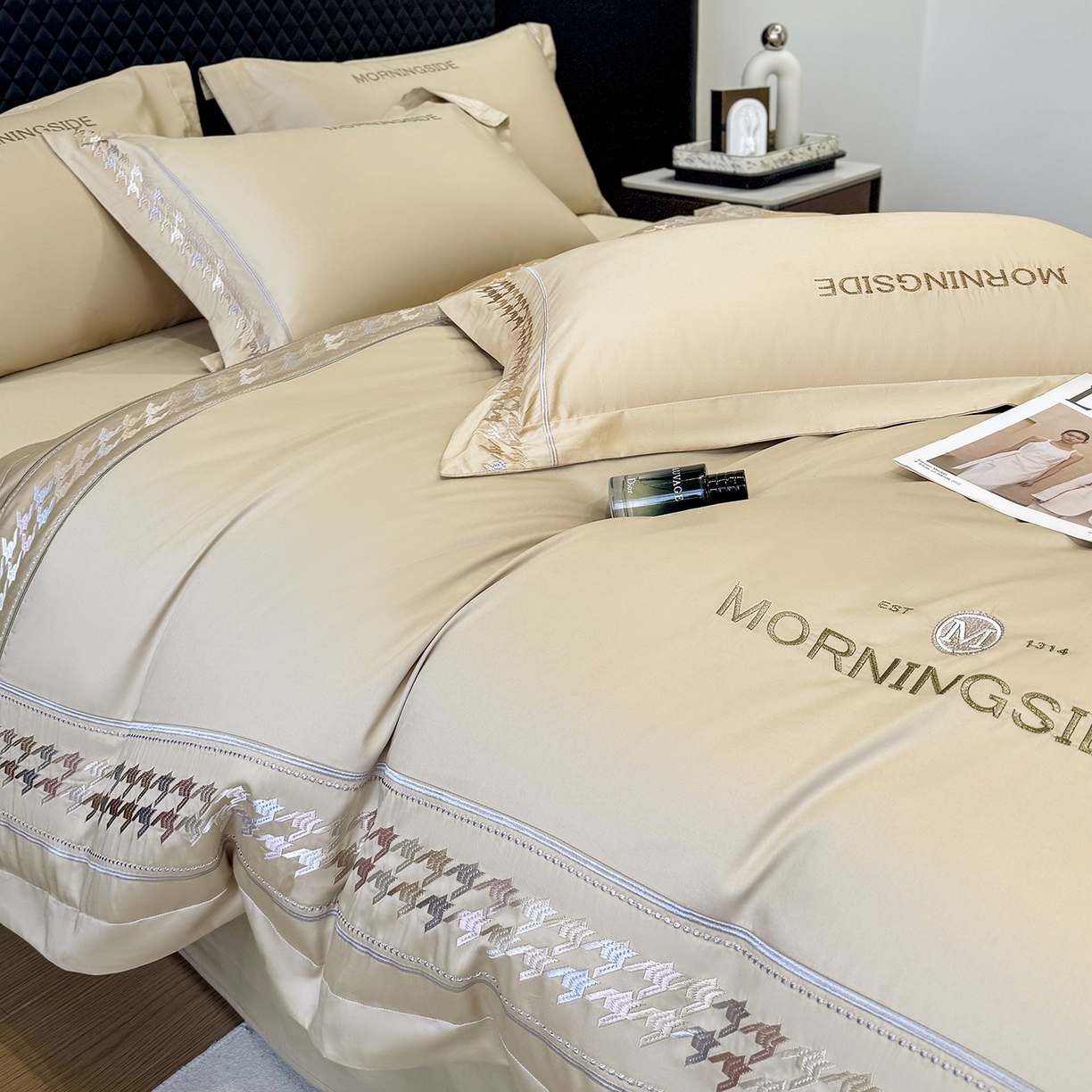 91家纺网 家纺一手货源 找家纺 优眠坊 2026春夏新款高档礼盒装5050S贡缎长绒棉刺绣四件套100%纯棉全棉轻奢床品-千鸟格 千鸟格-咖