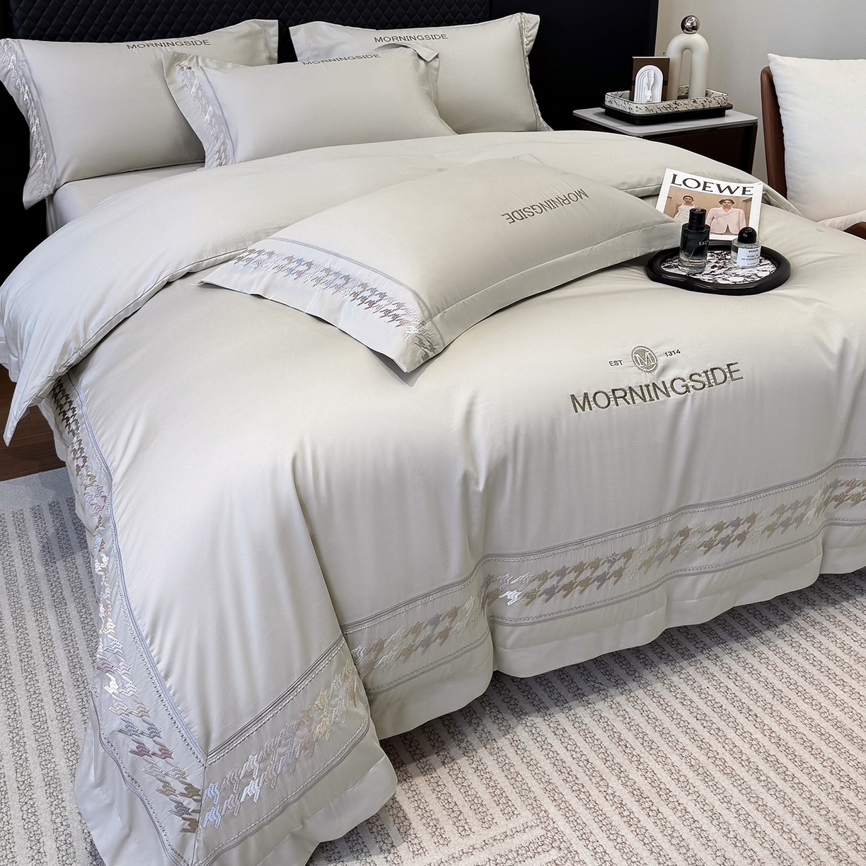 91家纺网 家纺一手货源 找家纺 优眠坊 2026春夏新款高档礼盒装5050S贡缎长绒棉刺绣四件套100%纯棉全棉轻奢床品-千鸟格 千鸟格-灰