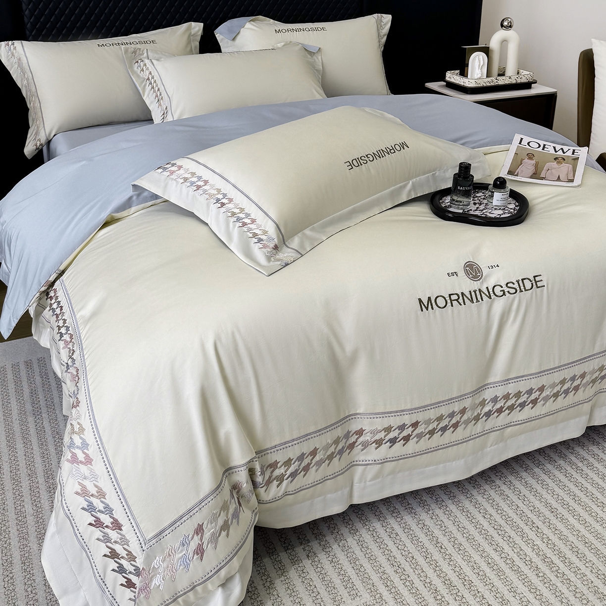 91家纺网 家纺一手货源 找家纺 优眠坊 2026春夏新款高档礼盒装5050S贡缎长绒棉刺绣四件套100%纯棉全棉轻奢床品-千鸟格 千鸟格-奶白