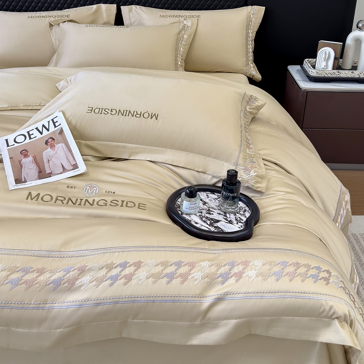 91家纺网 家纺一手货源 找家纺 优眠坊 2026春夏新款高档礼盒装5050S贡缎长绒棉刺绣四件套100%纯棉全棉轻奢床品-千鸟格 千鸟格-咖