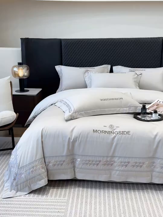 91家纺网 家纺一手货源 找家纺 优眠坊 2026春夏新款高档礼盒装5050S贡缎长绒棉刺绣四件套100%纯棉全棉轻奢床品-千鸟格 千鸟格-灰