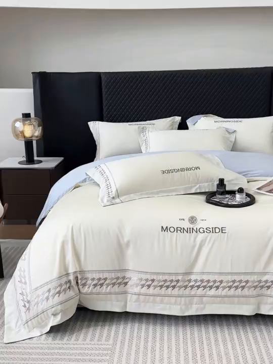 91家纺网 家纺一手货源 找家纺 优眠坊 2026春夏新款高档礼盒装5050S贡缎长绒棉刺绣四件套100%纯棉全棉轻奢床品-千鸟格 千鸟格-奶白