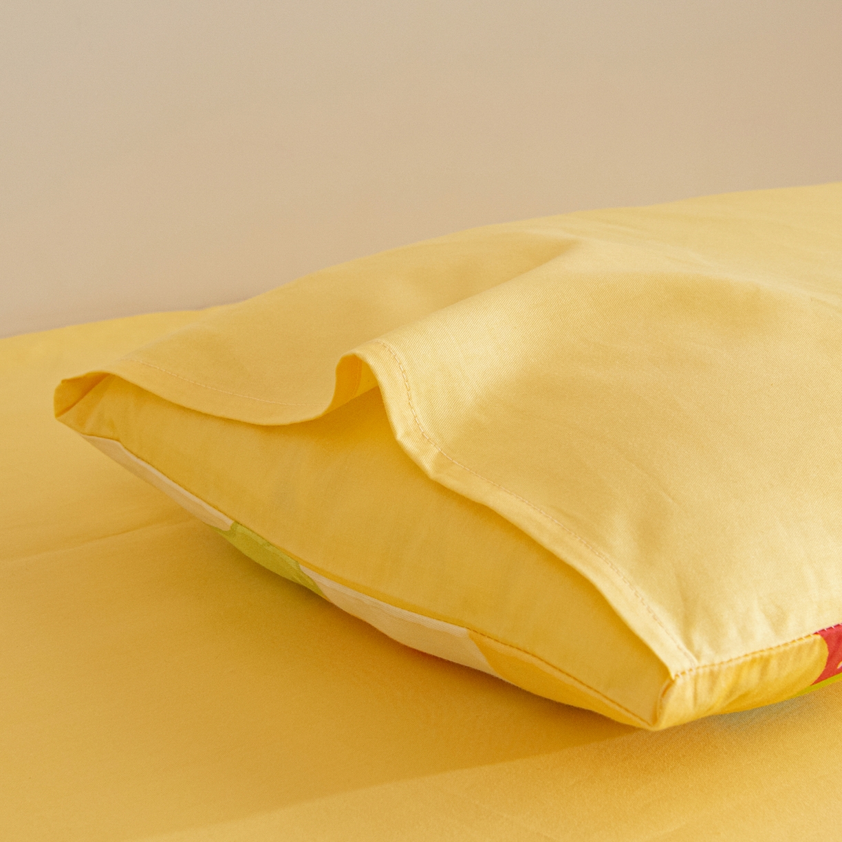 91家纺网 家纺一手货源 找家纺 御棉坊 2026新款A类40S全棉数码印花-萌萌季系列幼儿园儿童套件 萌萌草莓鸭