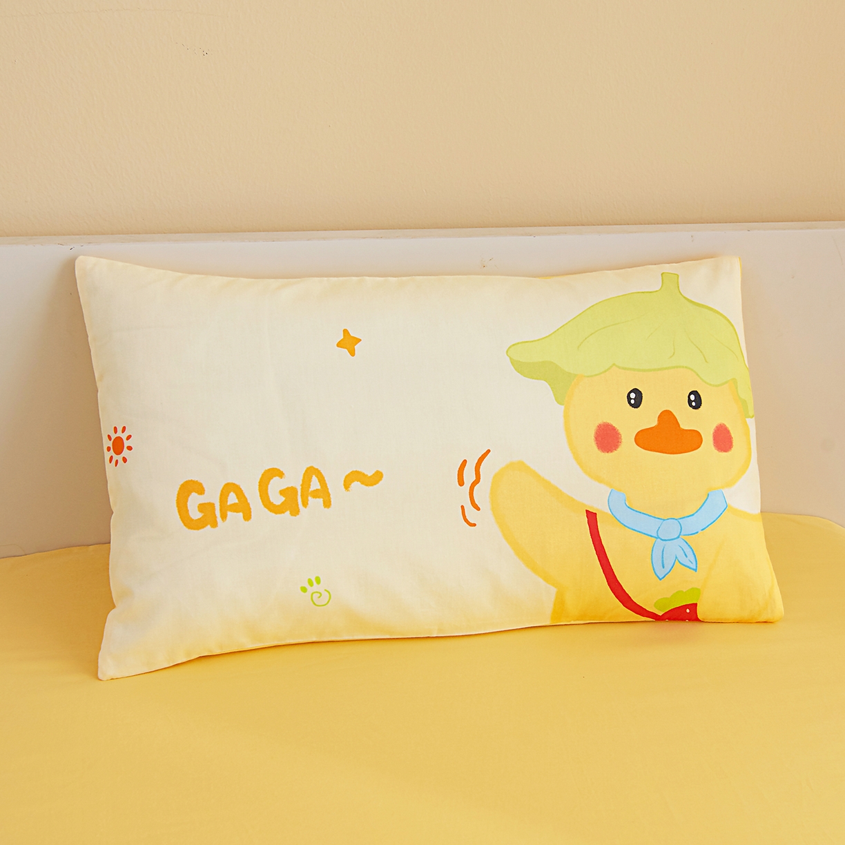 91家纺网 家纺一手货源 找家纺 御棉坊 2026新款A类40S全棉数码印花-萌萌季系列幼儿园儿童套件 萌萌草莓鸭