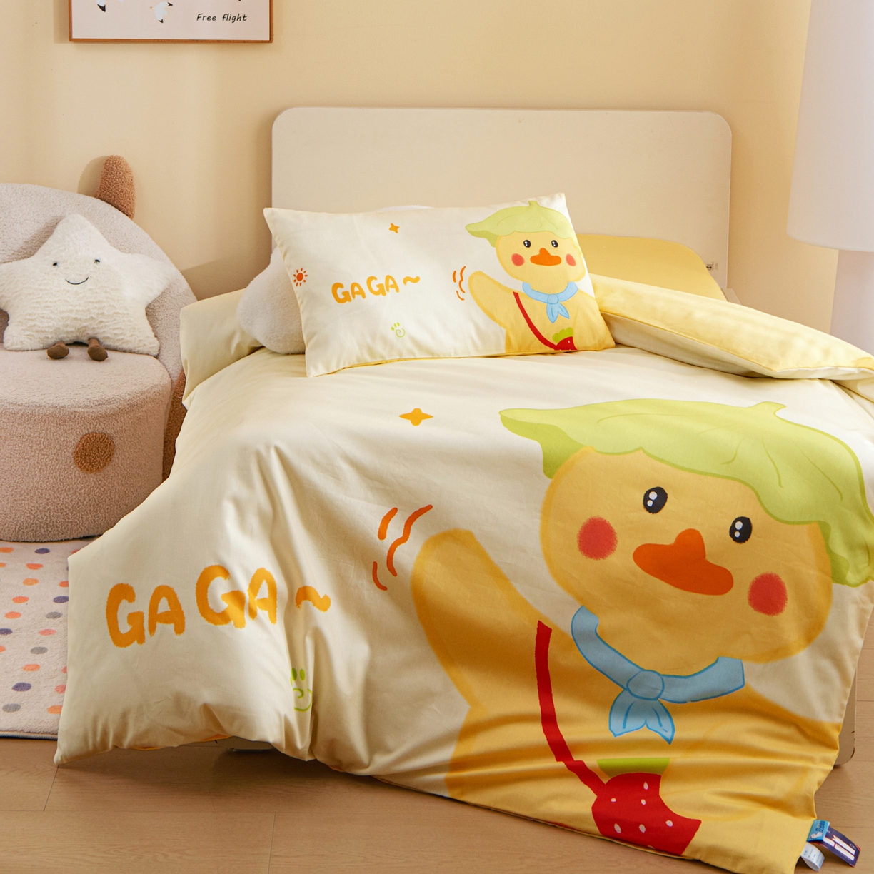 91家纺网 家纺一手货源 找家纺 御棉坊 2026新款A类40S全棉数码印花-萌萌季系列幼儿园儿童套件 萌萌草莓鸭