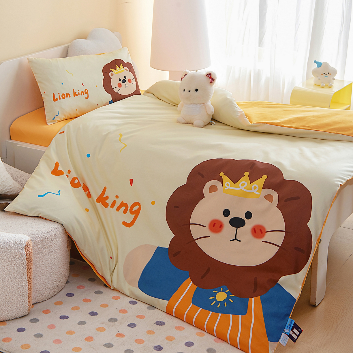 91家纺网 家纺一手货源 找家纺 御棉坊 2026新款A类40S全棉数码印花-萌萌季系列幼儿园儿童套件 萌萌狮子王