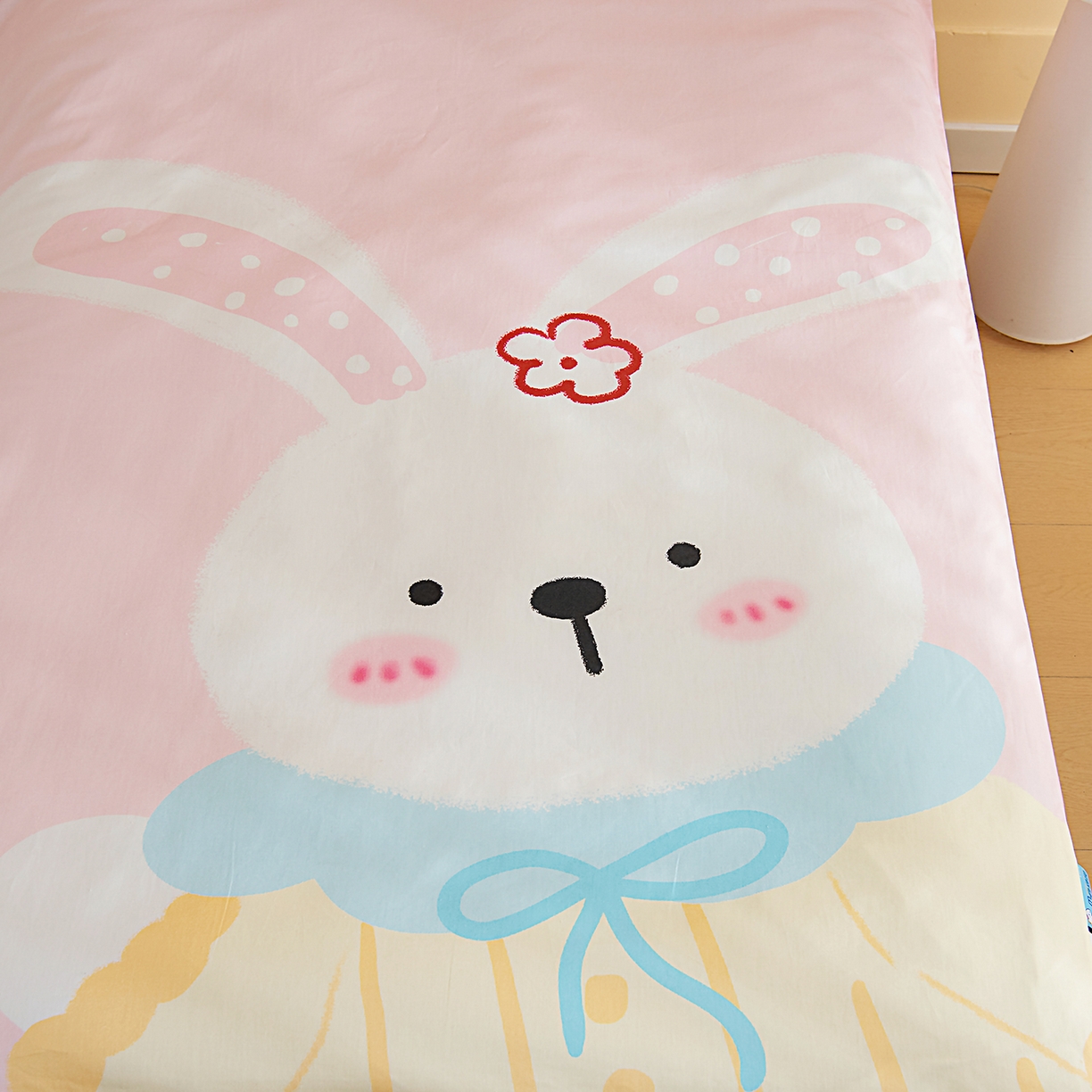 91家纺网 家纺一手货源 找家纺 御棉坊 2026新款A类40S全棉数码印花-萌萌季系列幼儿园儿童套件 萌萌小花兔