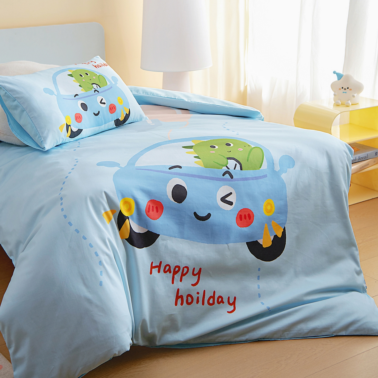 91家纺网 家纺一手货源 找家纺 御棉坊 2026新款A类40S全棉数码印花-萌萌季系列幼儿园儿童套件 萌萌小汽车