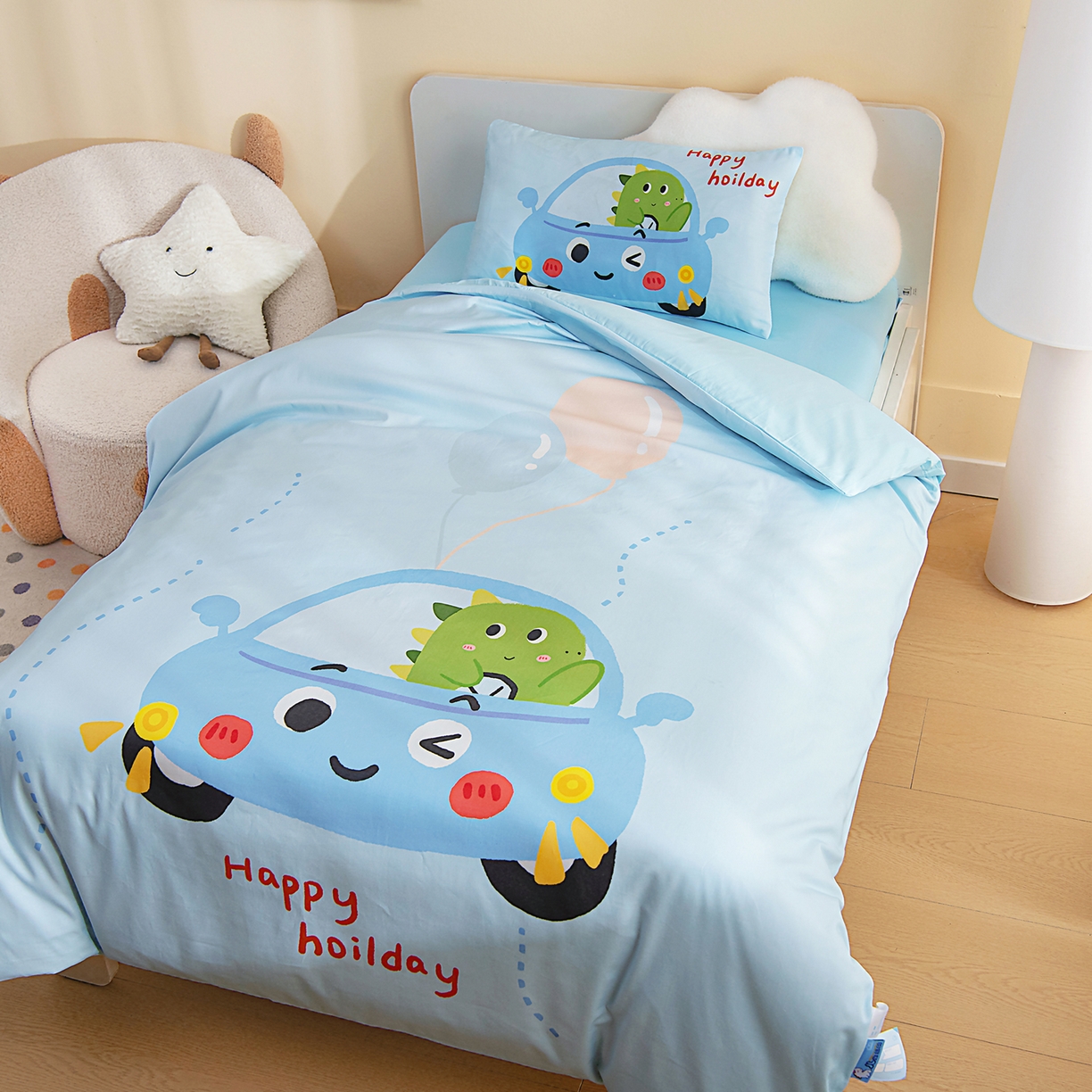 91家纺网 家纺一手货源 找家纺 御棉坊 2026新款A类40S全棉数码印花-萌萌季系列幼儿园儿童套件 萌萌小汽车