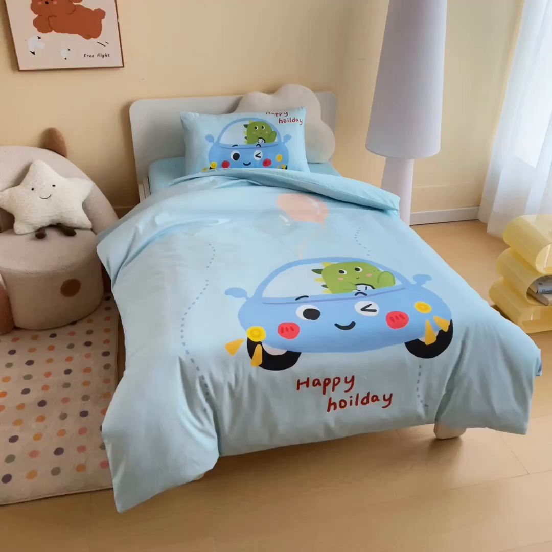 91家纺网 家纺一手货源 找家纺 御棉坊 2026新款A类40S全棉数码印花-萌萌季系列幼儿园儿童套件 萌萌小汽车