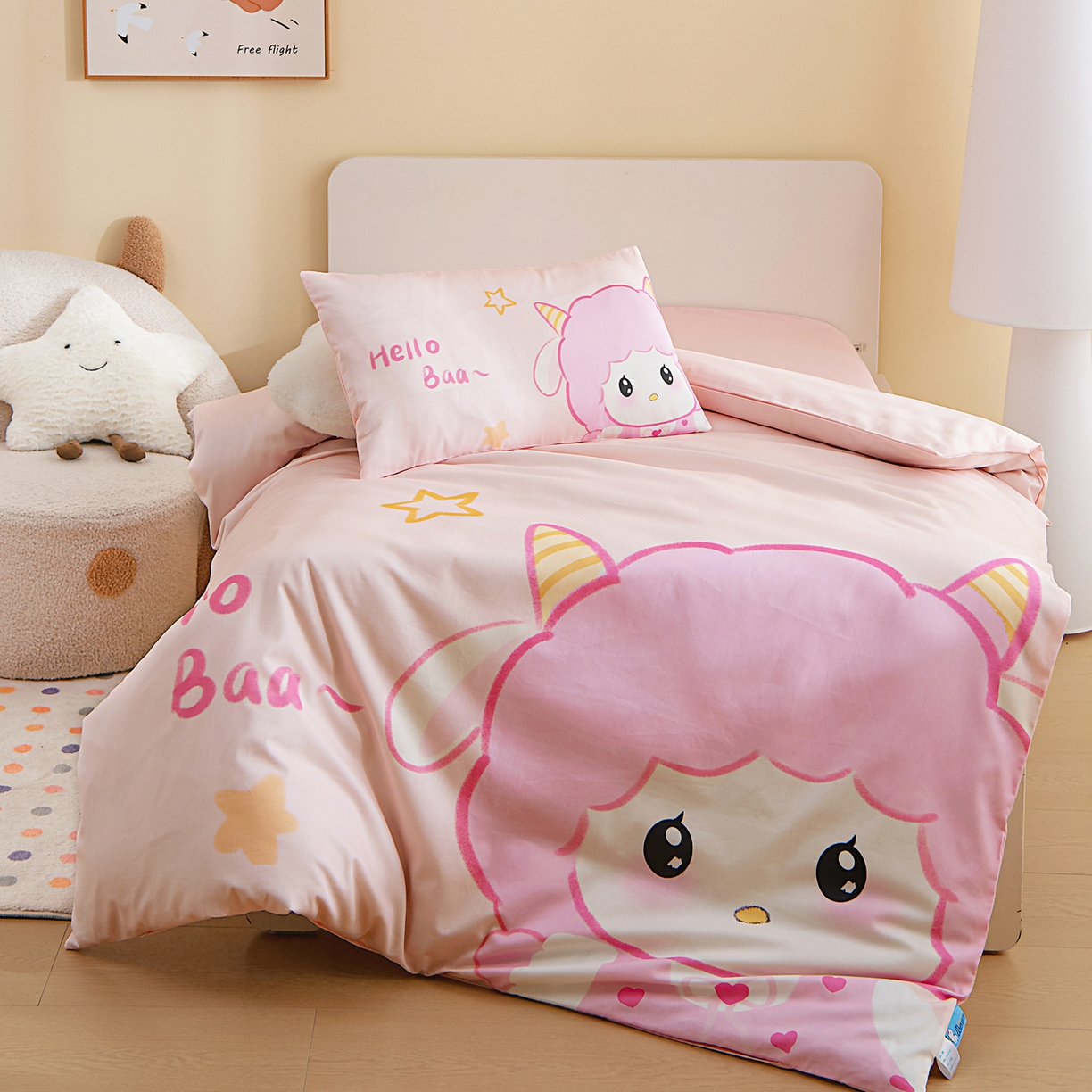 91家纺网 家纺一手货源 找家纺 御棉坊 2026新款A类40S全棉数码印花-萌萌季系列幼儿园儿童套件 萌萌小羊