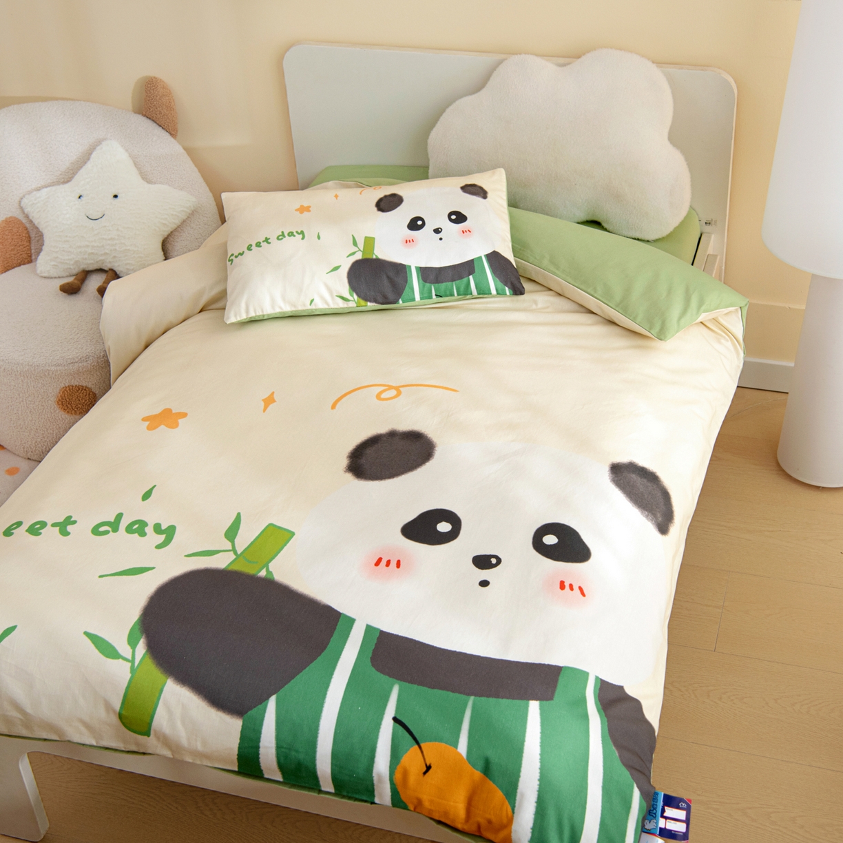 91家纺网 家纺一手货源 找家纺 御棉坊 2026新款A类40S全棉数码印花-萌萌季系列幼儿园儿童套件 萌萌熊猫