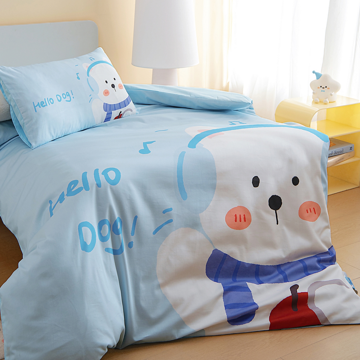 91家纺网 家纺一手货源 找家纺 御棉坊 2026新款A类40S全棉数码印花-萌萌季系列幼儿园儿童套件 萌萌音乐狗