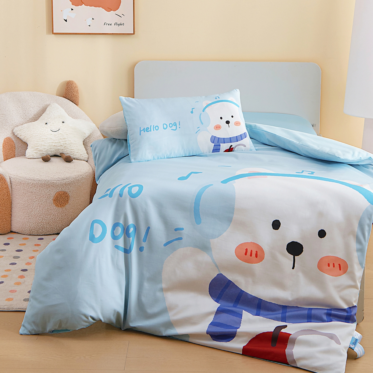 91家纺网 家纺一手货源 找家纺 御棉坊 2026新款A类40S全棉数码印花-萌萌季系列幼儿园儿童套件 萌萌音乐狗