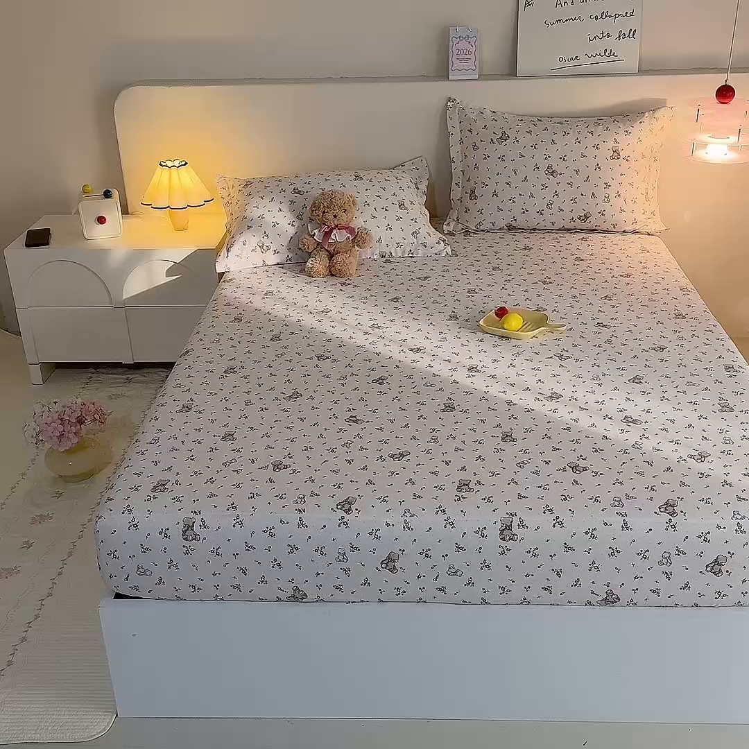 91家纺网 家纺一手货源 找家纺 八十八家纺 2025新款全棉12868系列单品床笠 花间小熊