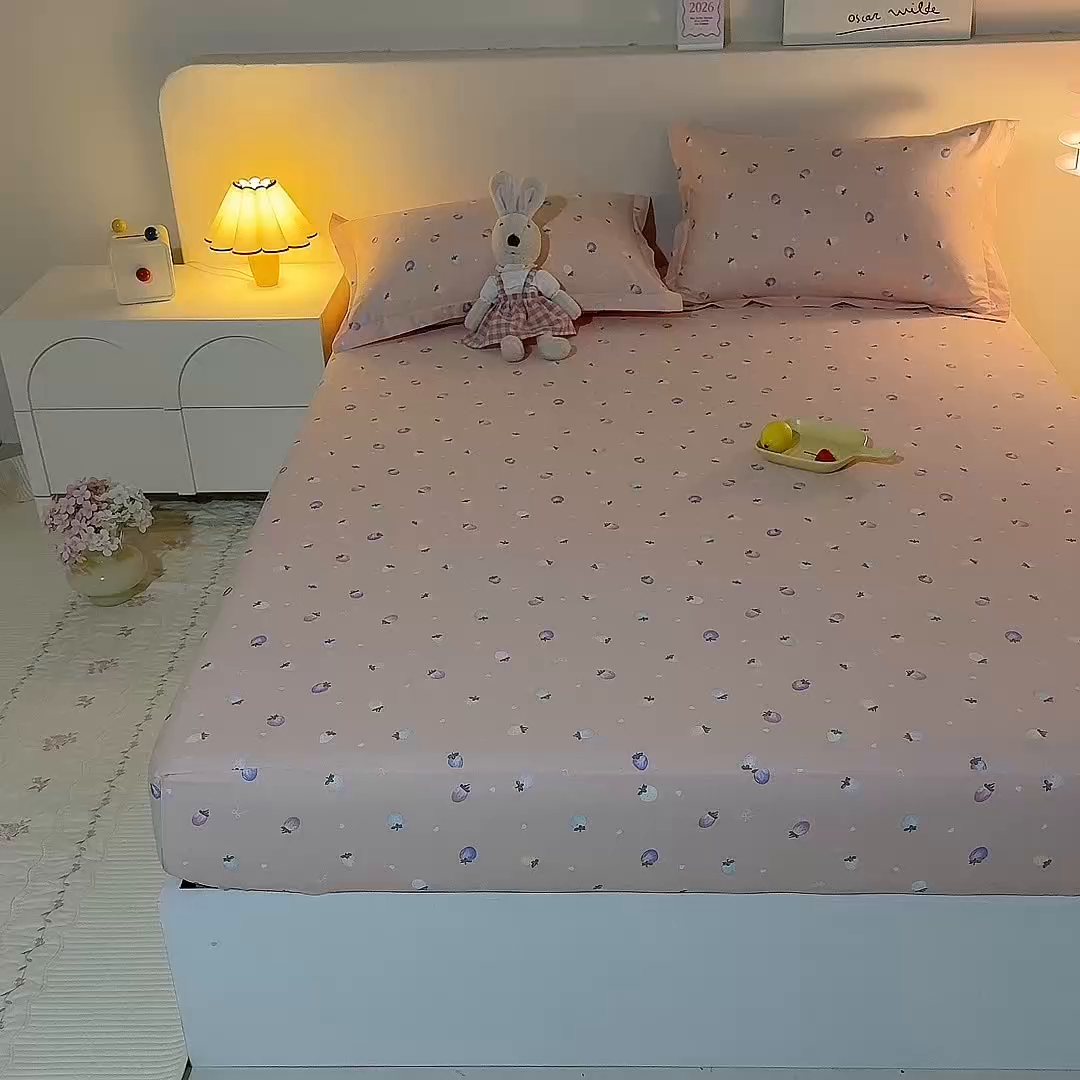 91家纺网 家纺一手货源 找家纺 八十八家纺 2025新款全棉12868系列单品床笠 奶油草莓