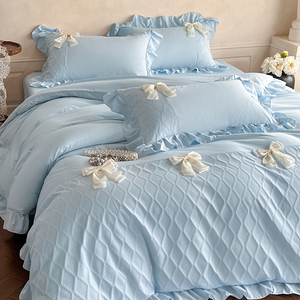 91家纺网 家纺一手货源 找家纺 你好美丽 2026春夏新款水洗棉拼接泡泡纱蝴蝶结花边工艺款四件套 -梦露 梦露兰