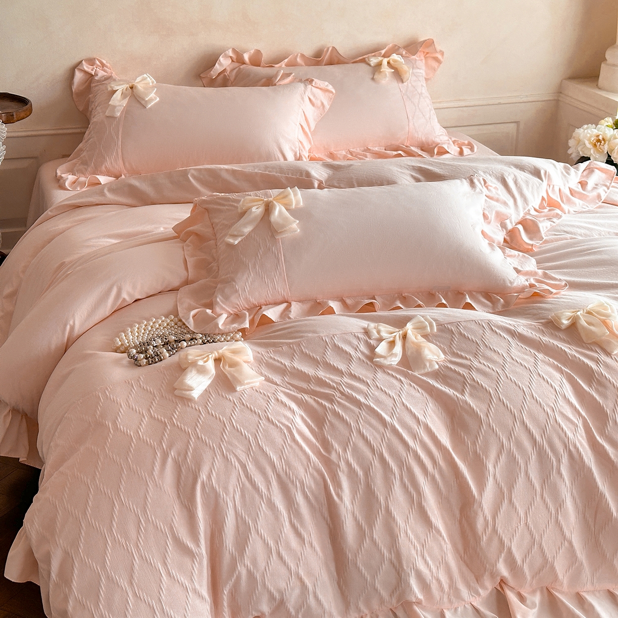 91家纺网 家纺一手货源 找家纺 你好美丽 2026春夏新款水洗棉拼接泡泡纱蝴蝶结花边工艺款四件套 -梦露 梦露玉