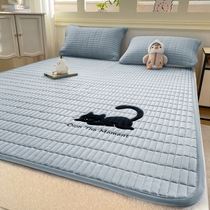 91家纺网 家纺一手货源 找家纺 （总）梦初语 2026新款水洗棉卡通刺绣夹棉床垫-200克夹棉-75克防滑底布（常年备货）