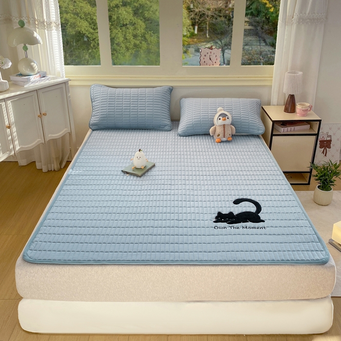 91家纺网 家纺一手货源 找家纺 （总）梦初语 2026新款水洗棉卡通刺绣夹棉床垫-200克夹棉-75克防滑底布（常年备货）