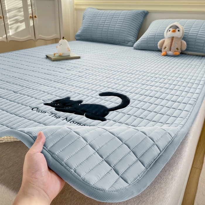 91家纺网 家纺一手货源 找家纺 （总）梦初语 2026新款水洗棉卡通刺绣夹棉床垫-200克夹棉-75克防滑底布（常年备货）